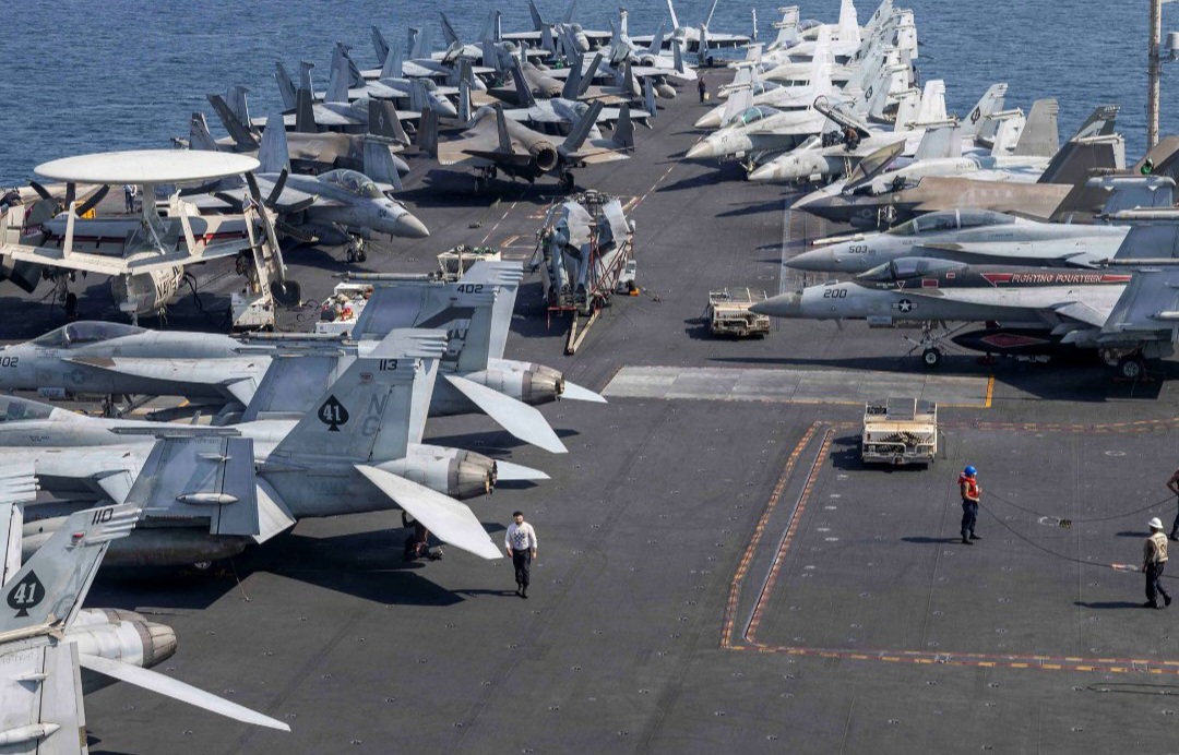 سي إن إن: سفينة هجومية أمريكية على متنها 2200 من ”المارينز“ تتجه إلى الشرق الأوسط