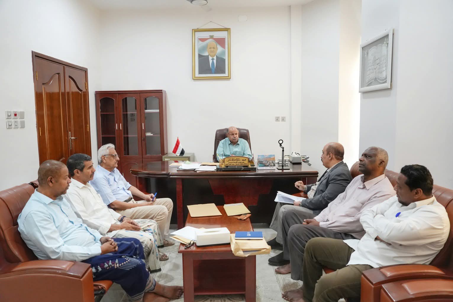 محافظ حضرموت يبحث تطوير التعليم وتعزيز استقرار العملية التعليمية في المحافظة