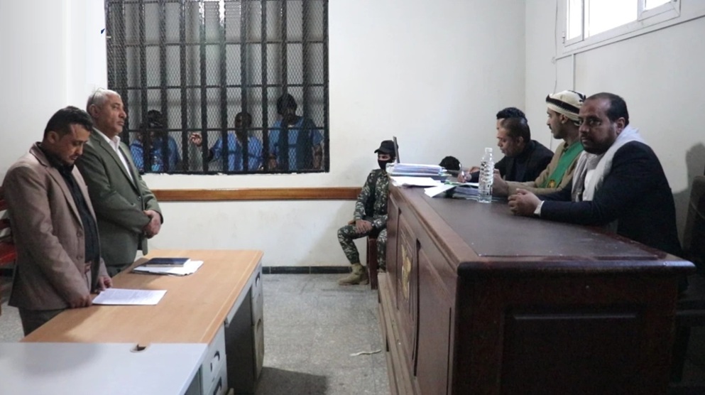 محكمة حوثية تحجز قضية 21 متهماً بالتجسس للنطق بالحكم