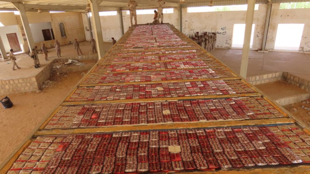 عاجل: الحملة الأمنية المشتركة بلحج تضبط قارباً محملاً بمئات الآلاف من حبوب الكبتاجون قرب باب المندب