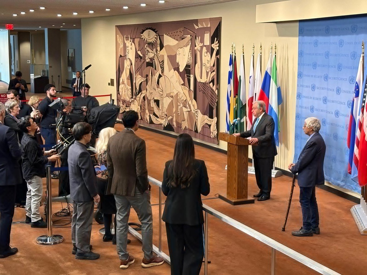 غوتيريش يحذر من تصعيد الانتقالي ويدعو للإفراج الفوري عن موظفي الأمم المتحدة [نص الإحاطة]