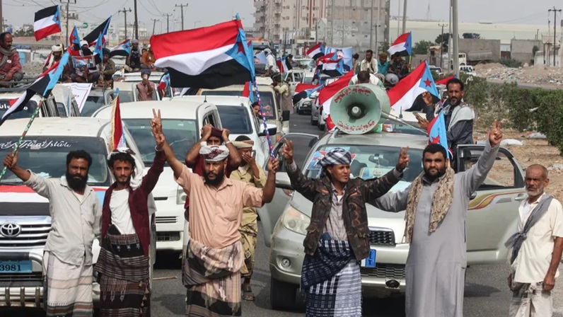 إعلام عبري: ممثلون عن الانتقالي أجروا اتصالات مع مسؤولين إسرائيليين للحصول على اعتراف