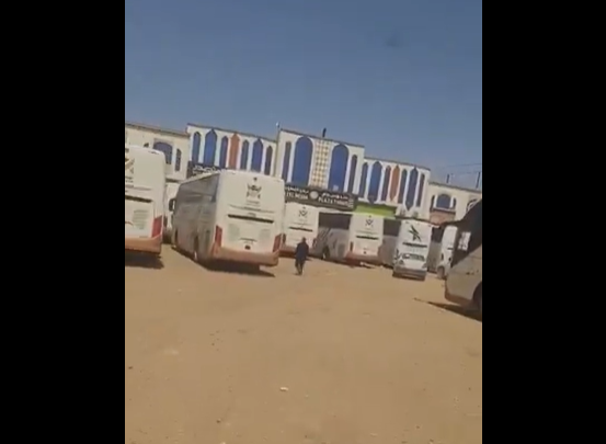 زحام شديد في منفذ الوديعة الحدودي مع السعودية ومسافرون يناشدون الحكومة للتدخل - [فيديو]