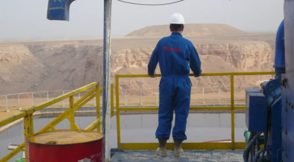 محكمة باريس تنظر دعوى 69 مزارعًا يمنيًا ضد شركة فرنسية