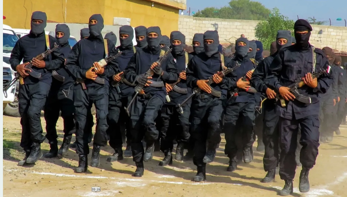 اليمن يحذر من التصعيد الحوثي ويؤكد وجود تنسيق مع تنظيمات إرهابية