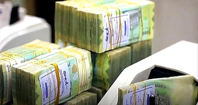 بدء صرف مرتبات يناير لموظفي عدد من المرافق الحكومية بعدن