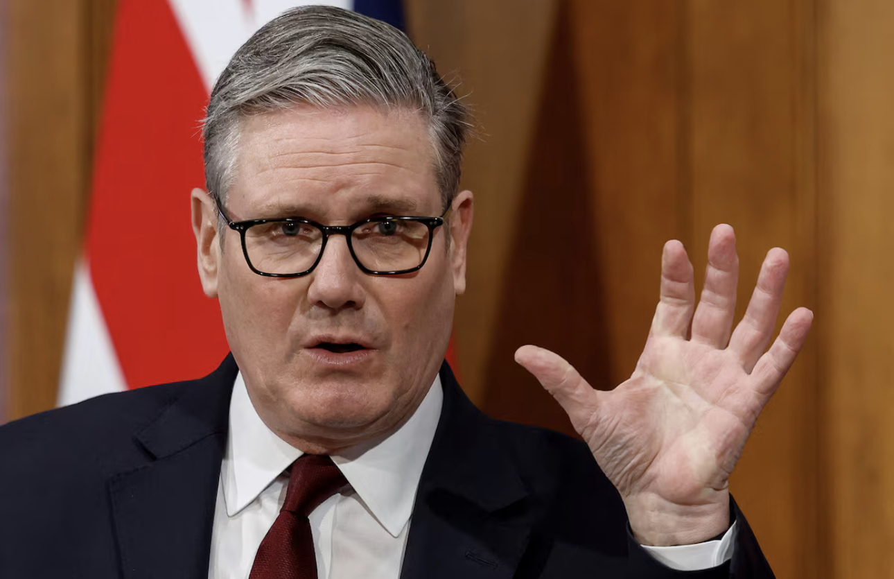 ستارمر يندد بهجوم إيراني على منشأة غاز في قطر ويدعو لإنهاء الحرب سريعًا