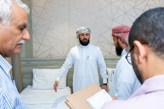 نائب وزير الأوقاف اليمني يتفقد الأبراج المقترحة لتسكين حجاج موسم 1447هـ