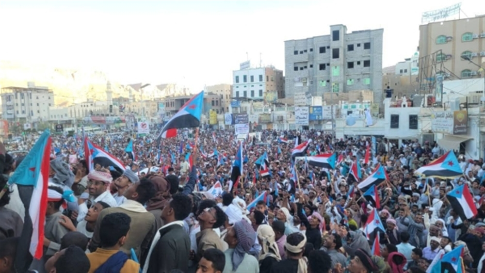 قيادي جنوبي ينتقد تناقض مواقف الانتقالي ويطالب بوقف خطاب الكراهية والمناطقية