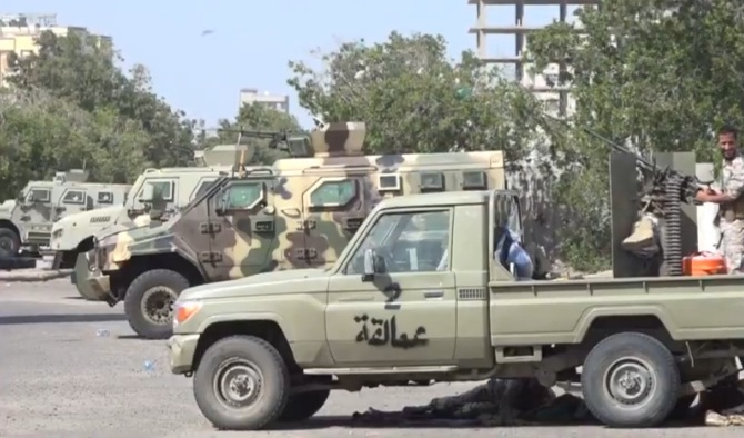 تعزيزات أمنية من قوات درع الوطن وألوية العمالقة في عدن بعد اقتحام متظاهرين قصر معاشيق