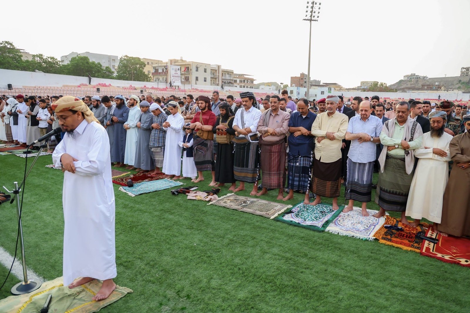 الصبيحي والزنداني يؤديان صلاة العيد في عدن ويشددان على ضرورة تعزيز التلاحم