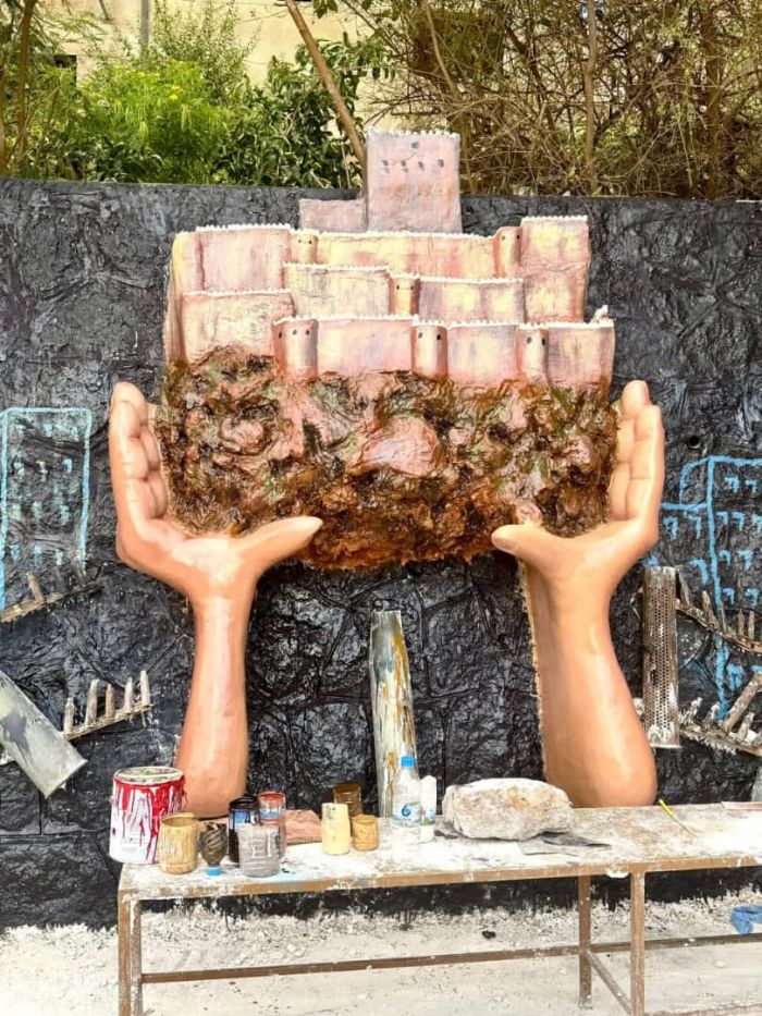 فنانو تعز يحولون رماد الحرب إلى مجسمات فنية تبعث الأمل