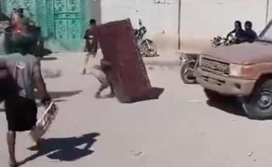 تصاعد عمليات النهب في وادي حضرموت.. عصابات مسلحة تُنذر سكان حي البيوت الخشبية بسيئون بالإخلاء القسري