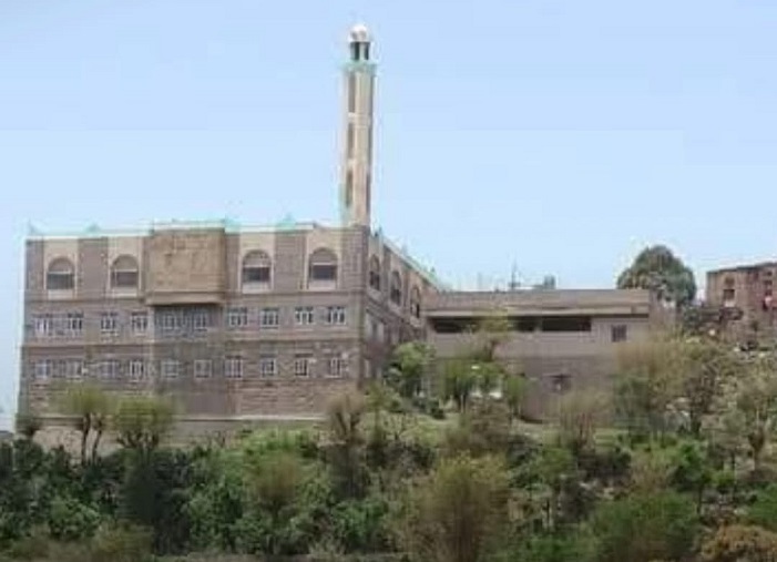 إب.. الحوثيون يغلقون مركزًا لتحفيظ القرآن ويحوله إلى ثكنة عسكرية