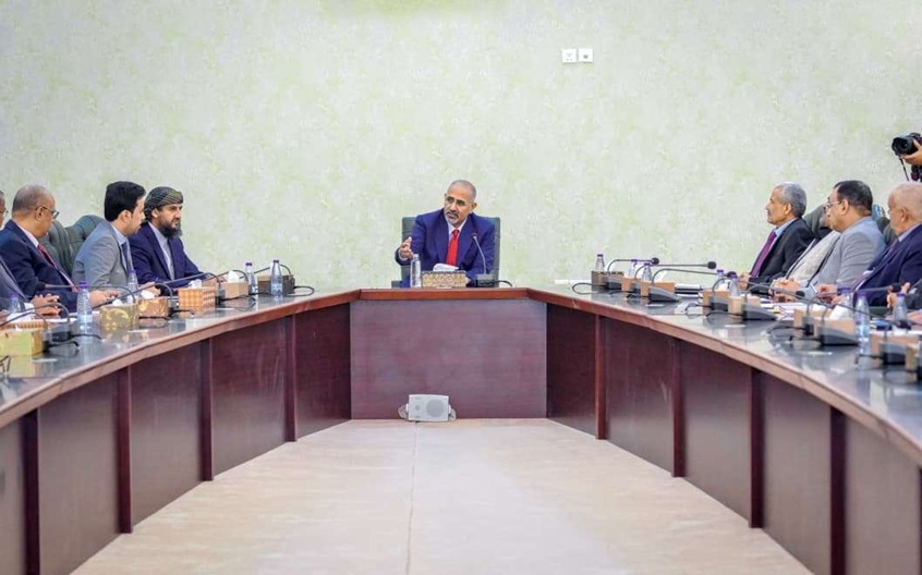 الزبيدي يعقد اجتماعا لـ الانتقالي داخل القصر الرئاسي في عدن ويوجه بهذا الأمر 