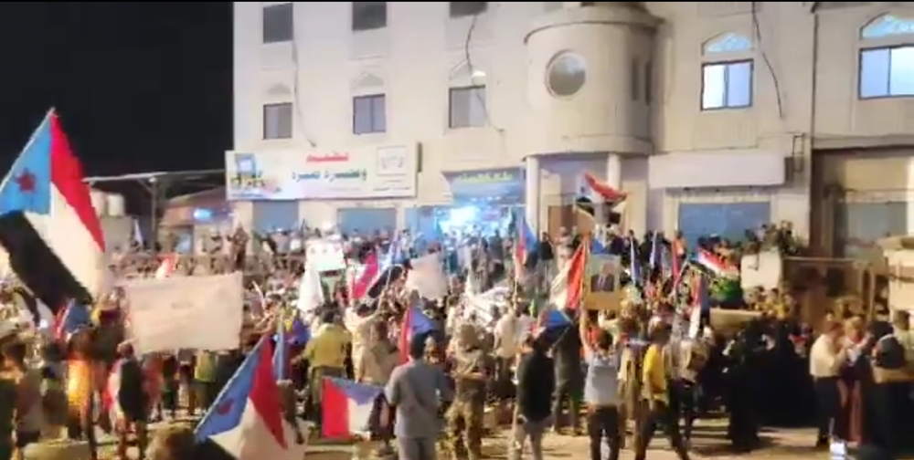 مستشار رئاسي يدعو مثيري الفوضى لمغادرة عدن: المدينة بحاجة للأمن والخدمات لا لشعارات الموت