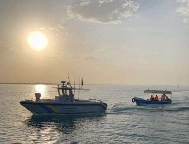 سلطنة عمان تفرج عن صيادين يمنيين احتجزتهم بسبب دخول مياهها الإقليمية