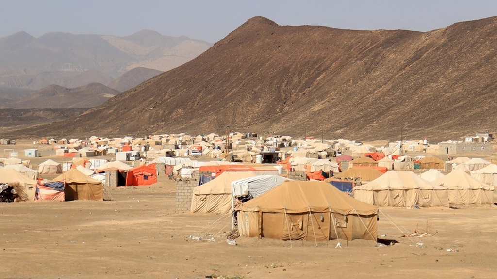 جهود مجتمعية تنهي أزمة المياه في مخيم «الحامي» للنازحين بمأرب