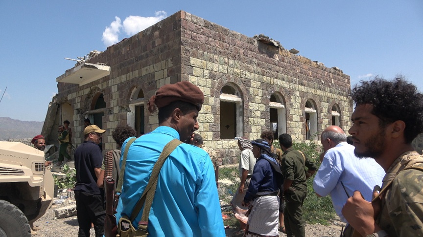 انفراج التوتر في الوازعية بعد اتفاق قبلي وسحب قوات طارق صالح