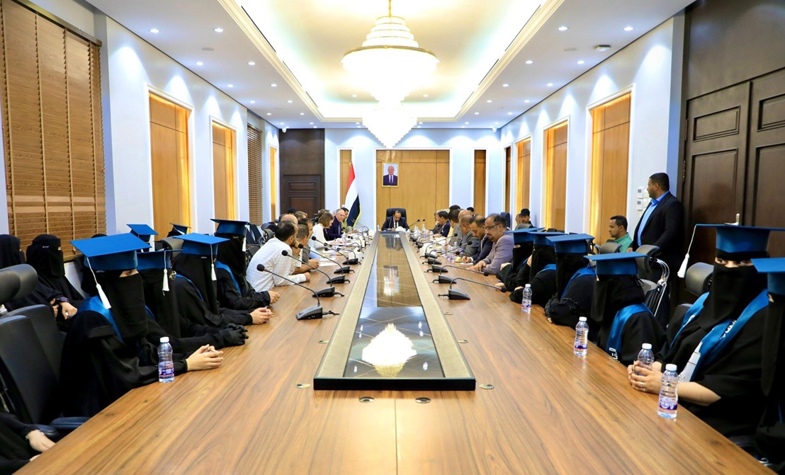 استهدف 67 قابلة من 3 محافظات واستمر لمدة ثلاث سنوات : محافظ حضرموت والسفير الألماني يكرمان أوائل الخريجات في مشروع تأهيل قابلات تقنيات