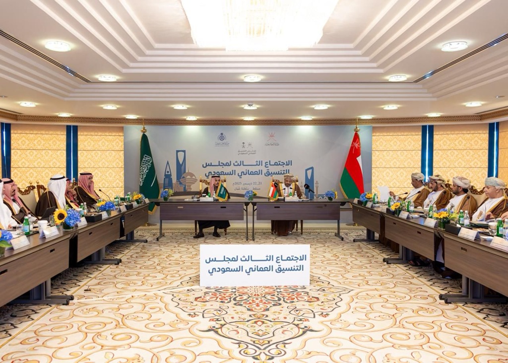 السعودية وعُمان تعززان التعاون الثنائي وتوقعان محضر الاجتماع الثالث لمجلس التنسيق المشترك