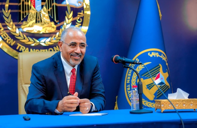 رئيس مركز أبحاث سعودي: المجلس الانتقالي يواجه 4 خيارات سيئة بعد مأزق صنعه بيده