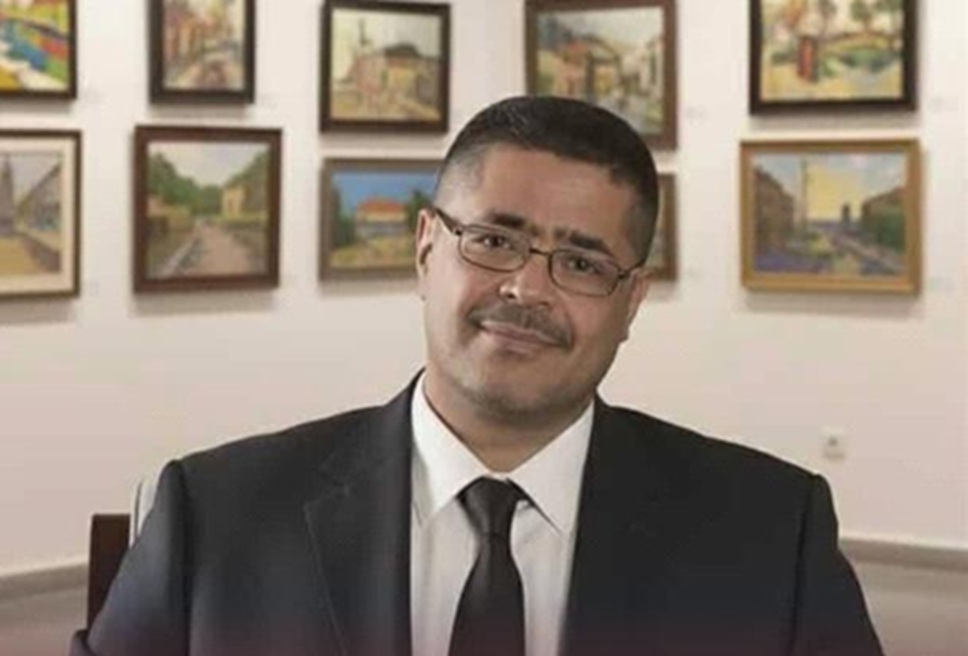 فنان يمني شهير يعرض أبرز لوحاته للبيع من أجل سداد إيجار شقته في صنعاء