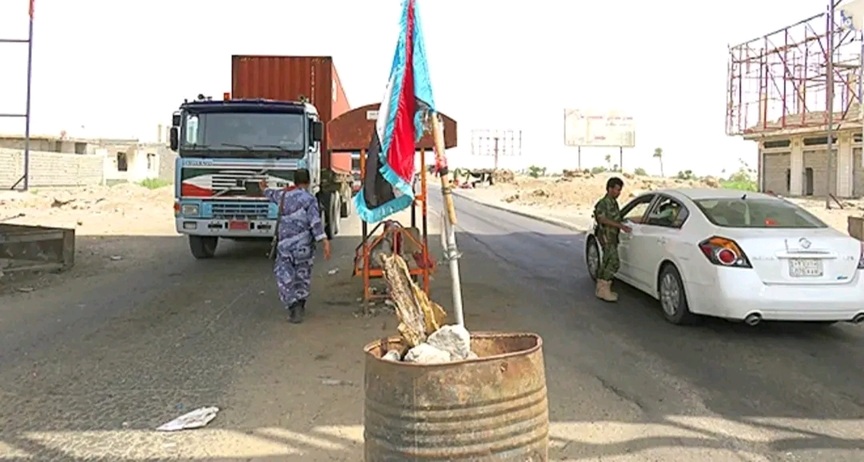 حقوقية في رسالة لمجلس القيادة الرئاسي: نقاط أمنية قياداتها في الرياض تبتز المواطنين بمبالغ مالية