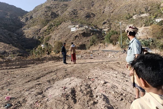 الحوثيون يجهزون مكب نفايات في وادي ميتم بإب وسط رفض شعبي