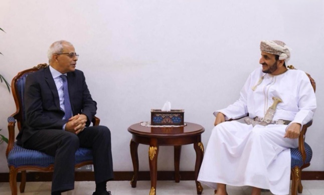 نعمان يبحث مع مسؤول عماني جهود إحلال السلام في اليمن