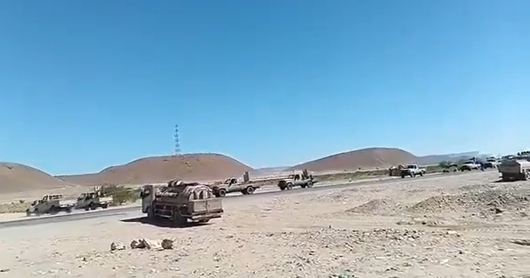 قوات درع الوطن تتسلم نقاط تفتيش بوادي حضرموت وتتجه نحو الخشعة..والانتقالي ينصب المتاريس - [فيديو]