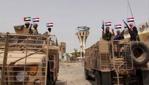 سياسي سعودي يكشف بالتفصيل كيف صنع النفوذ الإماراتي شبكات الولاء والفقر المسلح في عدن