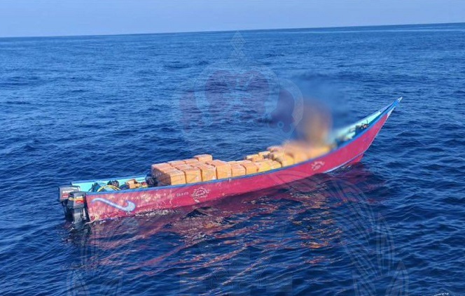 سلطنة عُمان تضبط شحنة مخدرات بحوزة أربعة يمنيين في مياهها الإقليمية