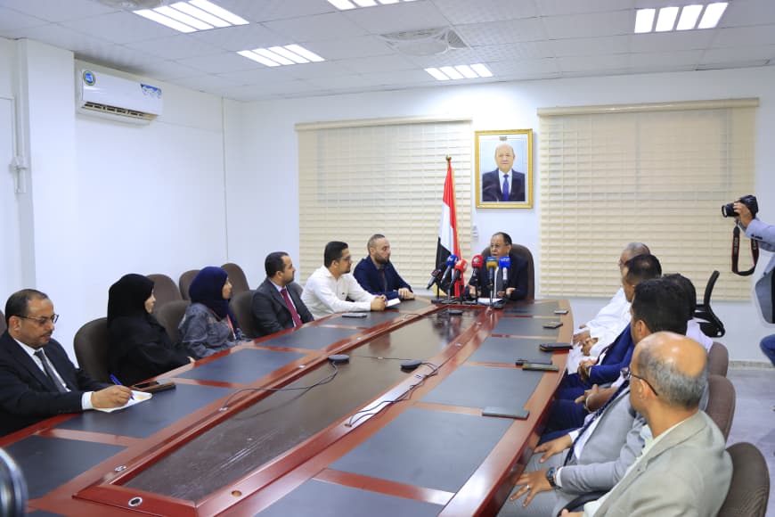 وزير الصناعة من عدن: توجه لتعزيز الشراكة مع بنوك التمويل لتمكين الشباب وإنعاش سوق الوكالات