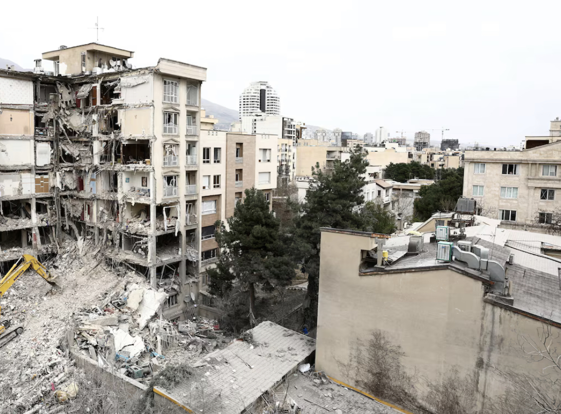 غارات إسرائيلية على طهران تزامنًا مع حديث أمريكي عن تقدم في مسار التفاوض