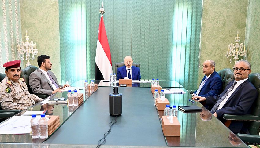 مجلس القيادة يشيد بالجاهزية العسكرية ويدين تهديدات المليشيات الحوثية المدعومة إيرانياً