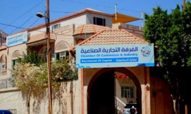 بالفيديو.. رجل أعمال يكشف عن انهيار مصنعه بصنعاء بسبب مرعب يهدد معظم المصانع