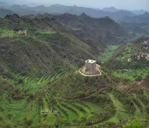 تحركات حوثية ونقل أسلحة ثقيلة إلى جبال جنوب إب وسط مخاوف من تصعيد وشيك