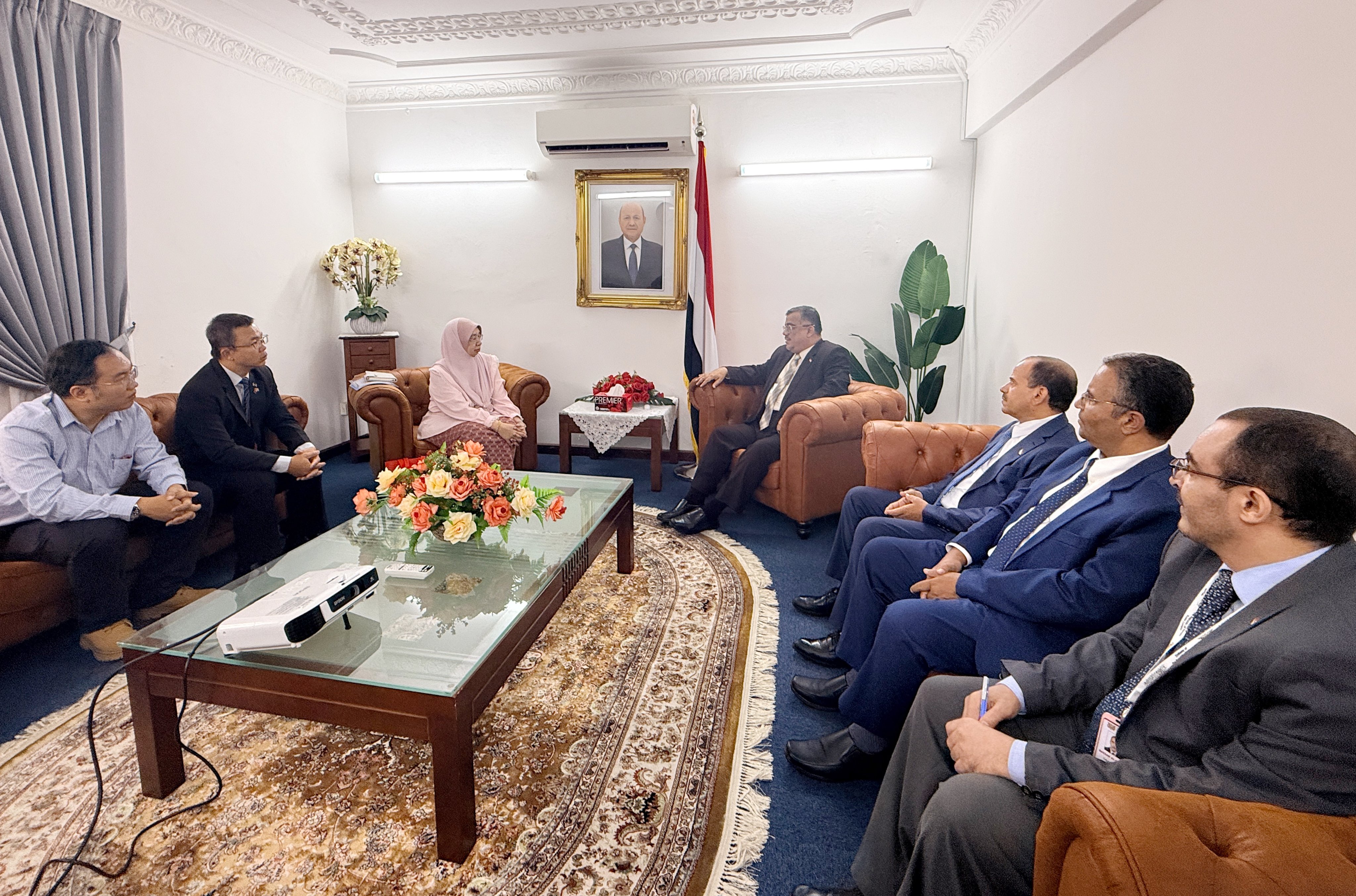 اتفاق مبدئي على توقيع مذكرة تفاهم لتعزيز التعاون الأكاديمي بين السفارة اليمنية في كوالالمبور وجامعة ”يوترا“ الماليزية