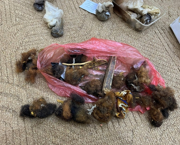 شرطة شبوة تضبط مجموعة من السحرة والمشعوذين وتفك أكثر من 50 سحرًا