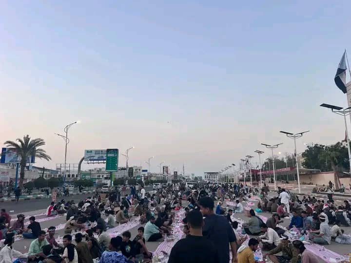 عدن: استنفار أمني وتوافد للحشود بساحة العروض وسط أنباء عن تحركات عسكرية لـ ”درع الوطن“