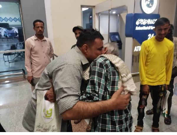 احتجاز البحار اليمني محمود حسين فور وصوله مطار عدن