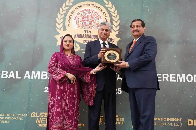 منح جائزة ”السفير العالمي“ للقنصل الفخري لليمن في كراتشي ميرزا اختيار بيغ