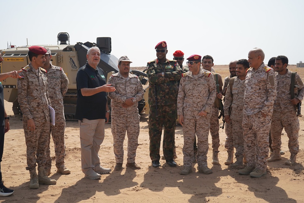 قائد المنطقة العسكرية الخامسة يزور مشروع مسام في ميدي ويشيد بالدعم السعودي في نزع الألغام
