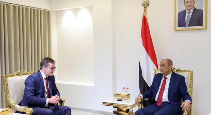 بن بريك يدعو روسيا إلى توسيع حضورها الفني والاستثماري في اليمن