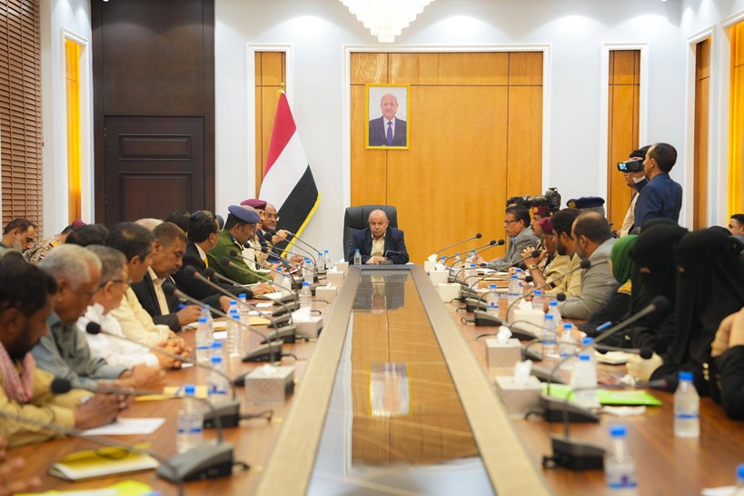 الخنبشي يطالب بإنشاء لواء عسكري وترتيب أوضاع المنطقة العسكرية الأولى وانهاء المركزية