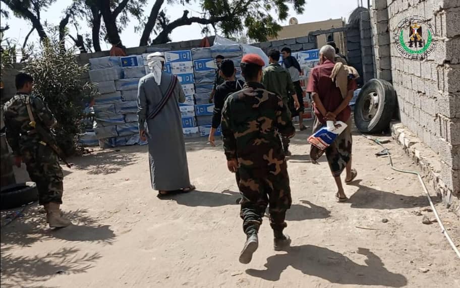 قوات الحزام الأمني بلحج تضبط مستودعات للمواد المهربة في حملة ميدانية واسعة