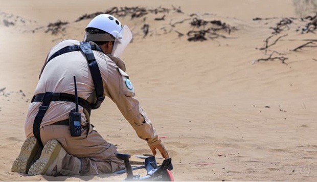 مسام السعودي ينزع 829 لغمًا وذخيرة غير منفجرة خلال أسبوع في اليمن