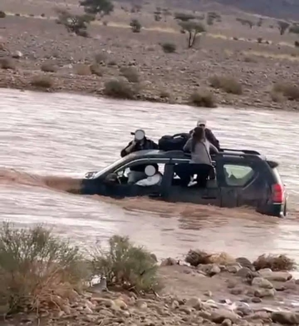 المعمري يدعو لإعلان المخا بتعز منطقة منكوبة عقب السيول ويطالب بإغاثة عاجلة