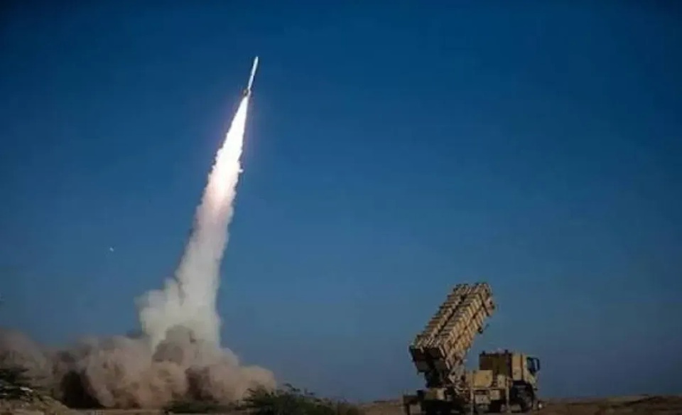 الامارات تعلن رصد وتدمير 16 صاروخاً باليستياً و42 طائرة مسيَّرة